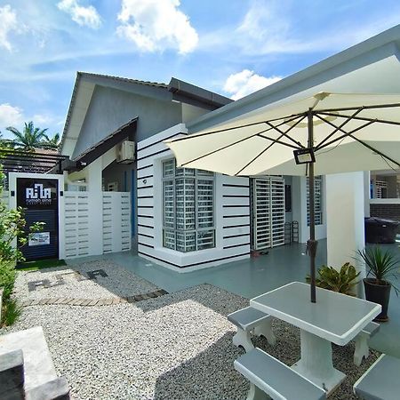 Rumah Aina Homestay Bukit Changgang Private Pool Kampong Melot 外观 照片