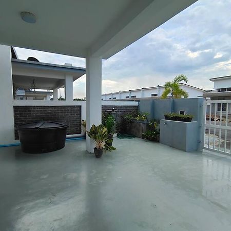 Rumah Aina Homestay Bukit Changgang Private Pool Kampong Melot 外观 照片