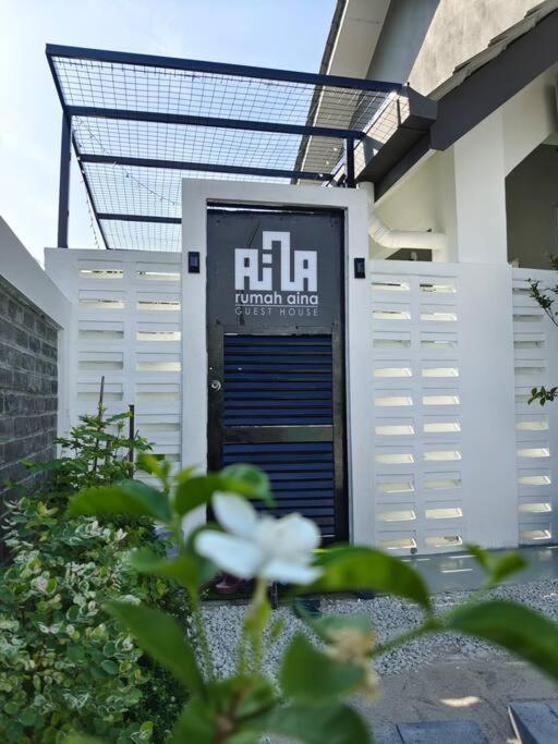 Rumah Aina Homestay Bukit Changgang Private Pool Kampong Melot 外观 照片