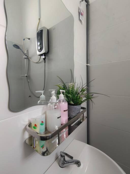 Rumah Aina Homestay Bukit Changgang Private Pool Kampong Melot 外观 照片