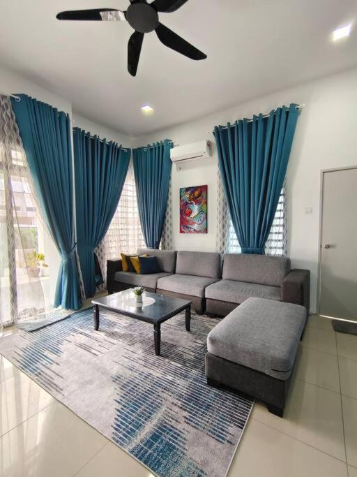 Rumah Aina Homestay Bukit Changgang Private Pool Kampong Melot 外观 照片
