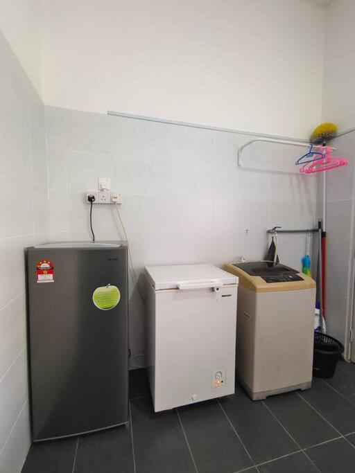 Rumah Aina Homestay Bukit Changgang Private Pool Kampong Melot 外观 照片