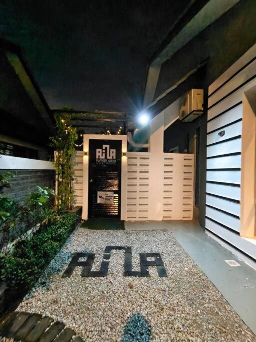 Rumah Aina Homestay Bukit Changgang Private Pool Kampong Melot 外观 照片