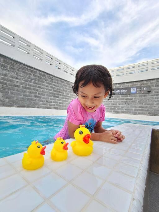 Rumah Aina Homestay Bukit Changgang Private Pool Kampong Melot 外观 照片