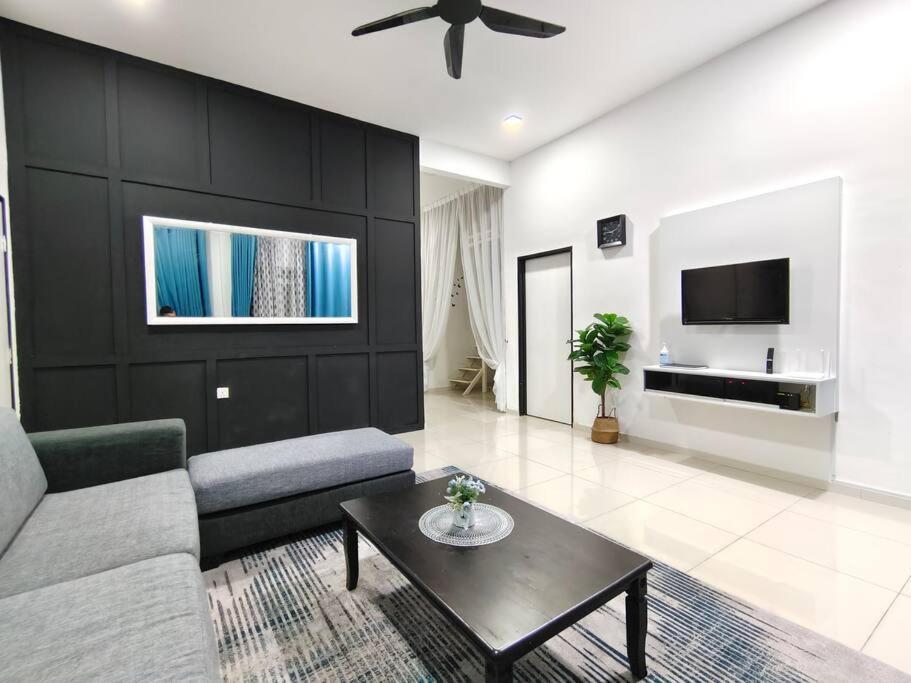 Rumah Aina Homestay Bukit Changgang Private Pool Kampong Melot 外观 照片